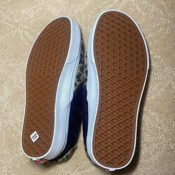 Brand new Vans Leopard print faux fur slip ons size 7 women’s/5.5 men’s - Picture 4 of 4